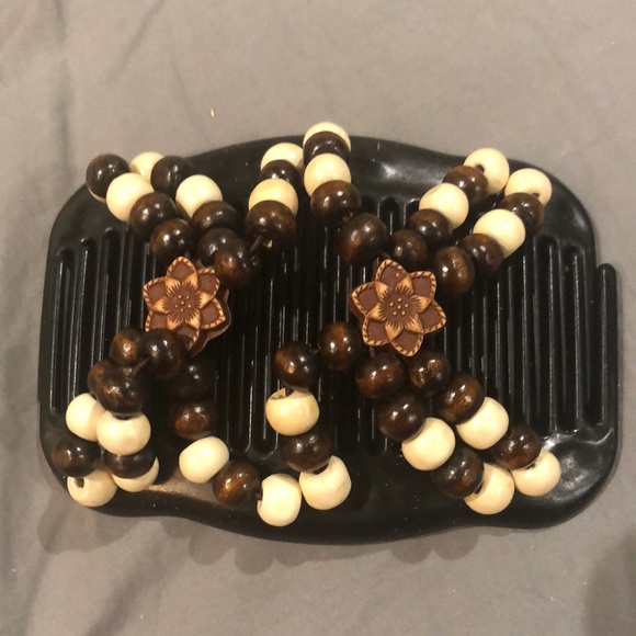 🐝Hair comb with beads. FREE🐝with any $35+ order (before tax etc) - Picture 1 of 5